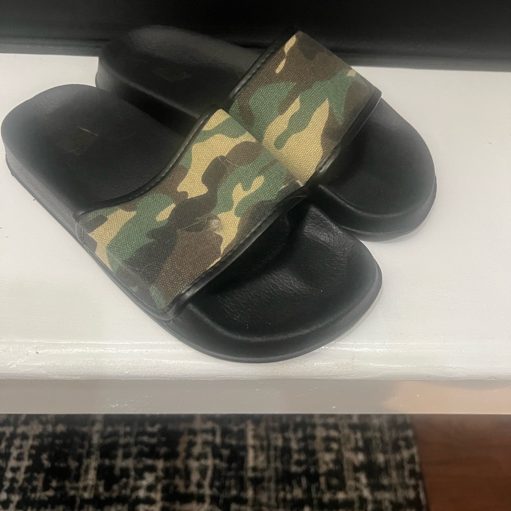 NWOT Black & Green Camo Slides